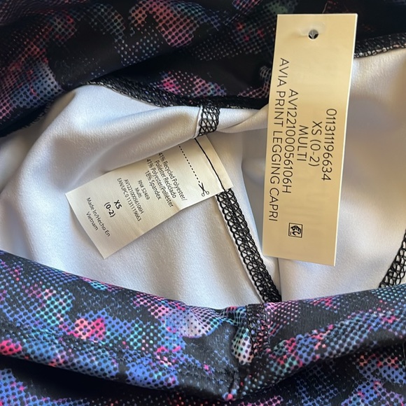 Avia Women's Active Performance
Legging Capri Pants Size XS (0-2) Multi Color - Picture 10 of 12